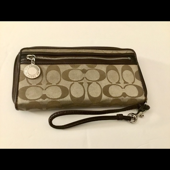 Coach Handbags - 💔SOLD💔 Coach Signature Wallet